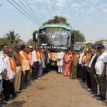 दक्षिण भारत की यात्रा के लिए बस को रवाना किया विधायक इंद्र साव ने