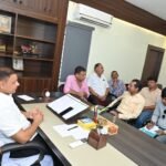 विकास कार्यों में तेजी, लंबित कार्यों पर सख्ती और राजस्व वसूली बढ़ाने के निर्देश