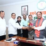 शिवरतन शर्मा के नेतृत्व में रामलीला मंडली ने की सीएम से भेंट, 107 वर्ष पुरानी रामलीला के विकास को मिला आश्वासन